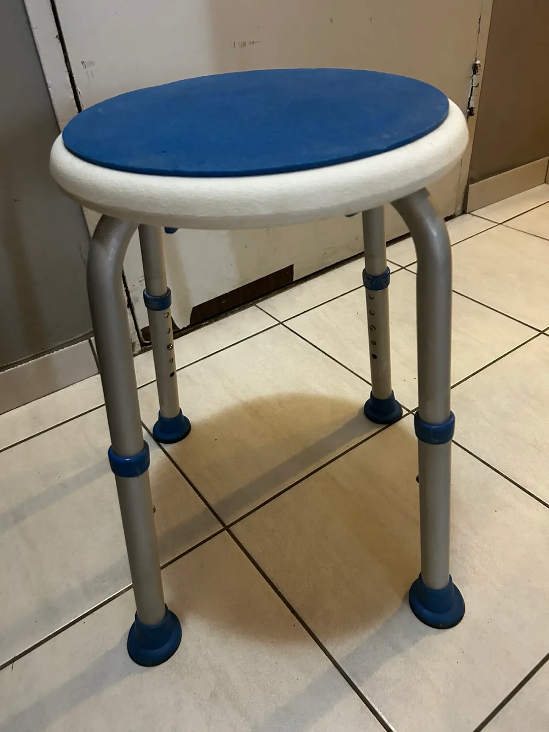 Adjustable Shower Stool image indicator(4)