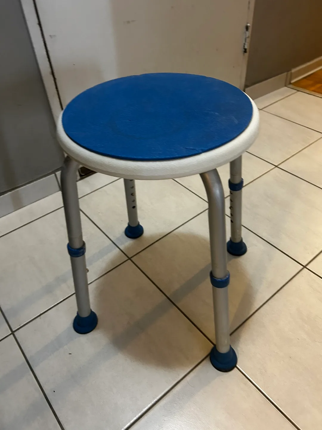 Adjustable Shower Stool image indicator(2)