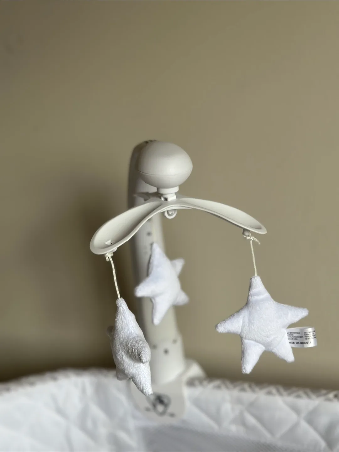 Delta Children Bassinet with Mobile image indicator(4)