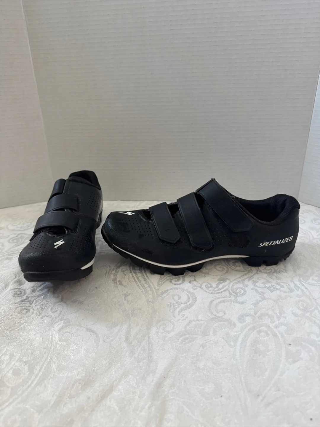 Specialized Clip in bike Shoes - ladies Size 42 / 8.5 image indicator(2)