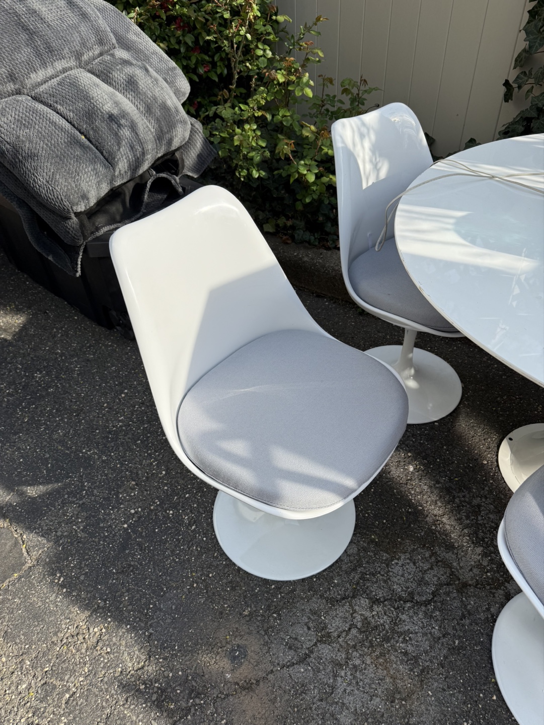 Vintage Tulip Table and Chairs Set - photo 2