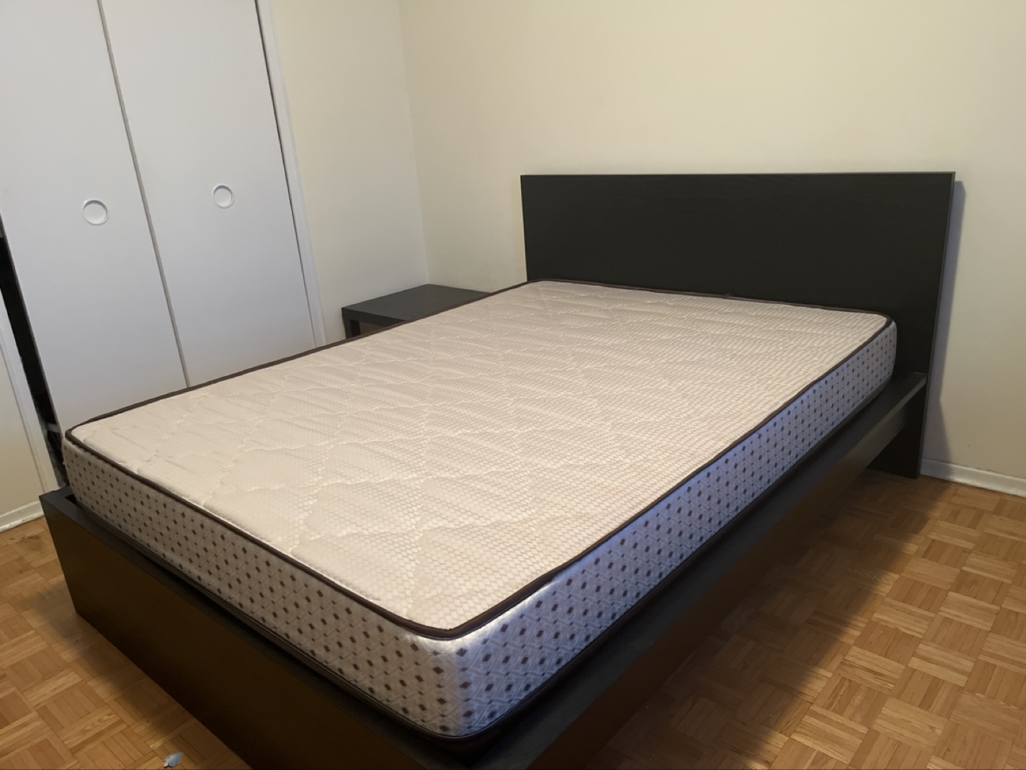 Queen size Bed Frame with Mattress - photo 2