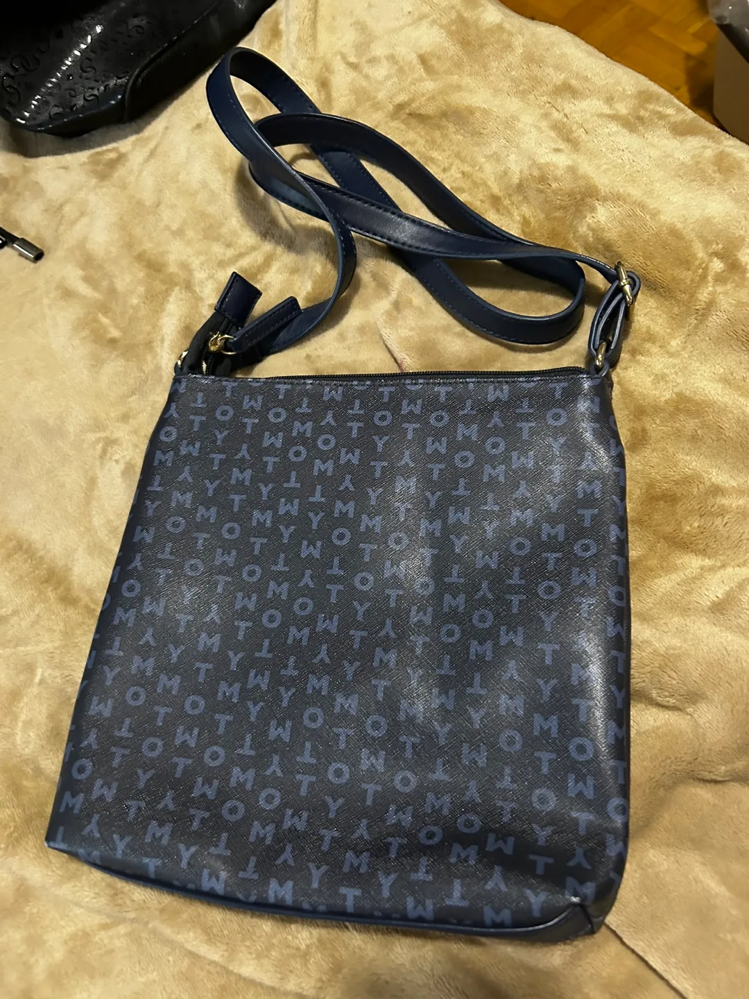 Tommy Hilfiger Crossbody Bag image indicator(3)