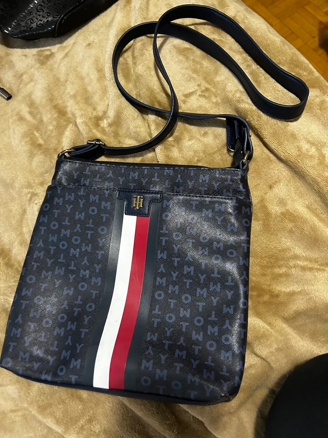 Tommy Hilfiger Crossbody Bag image indicator(2)