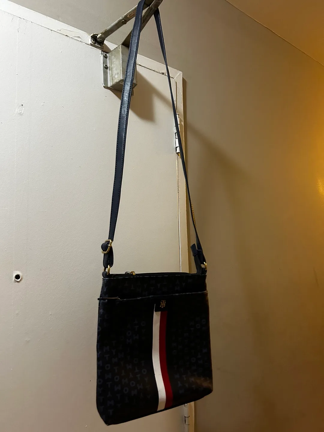 Tommy Hilfiger Crossbody Bag image indicator(4)