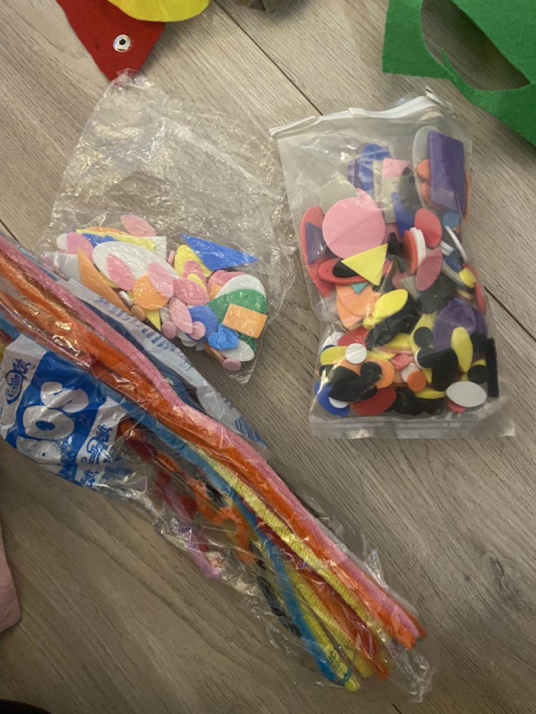Craft Supplies Bundle: Felt, Foam Shapes & Pipe Cleaners - photo 2