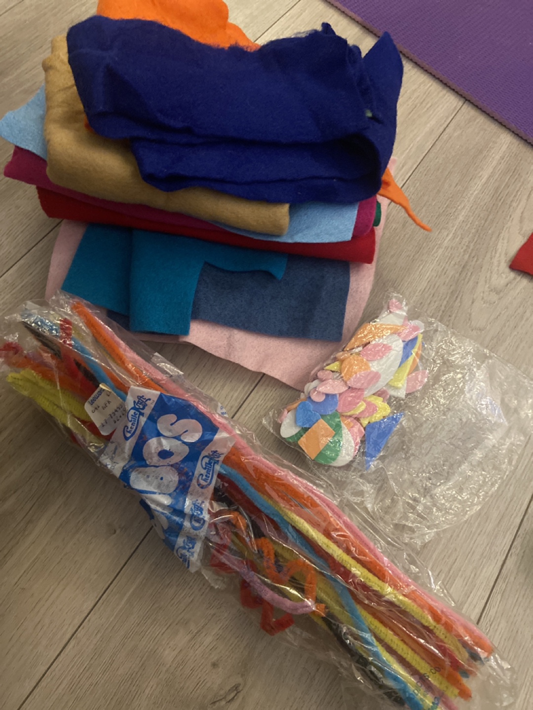 Craft Supplies Bundle: Felt, Foam Shapes & Pipe Cleaners - photo 4