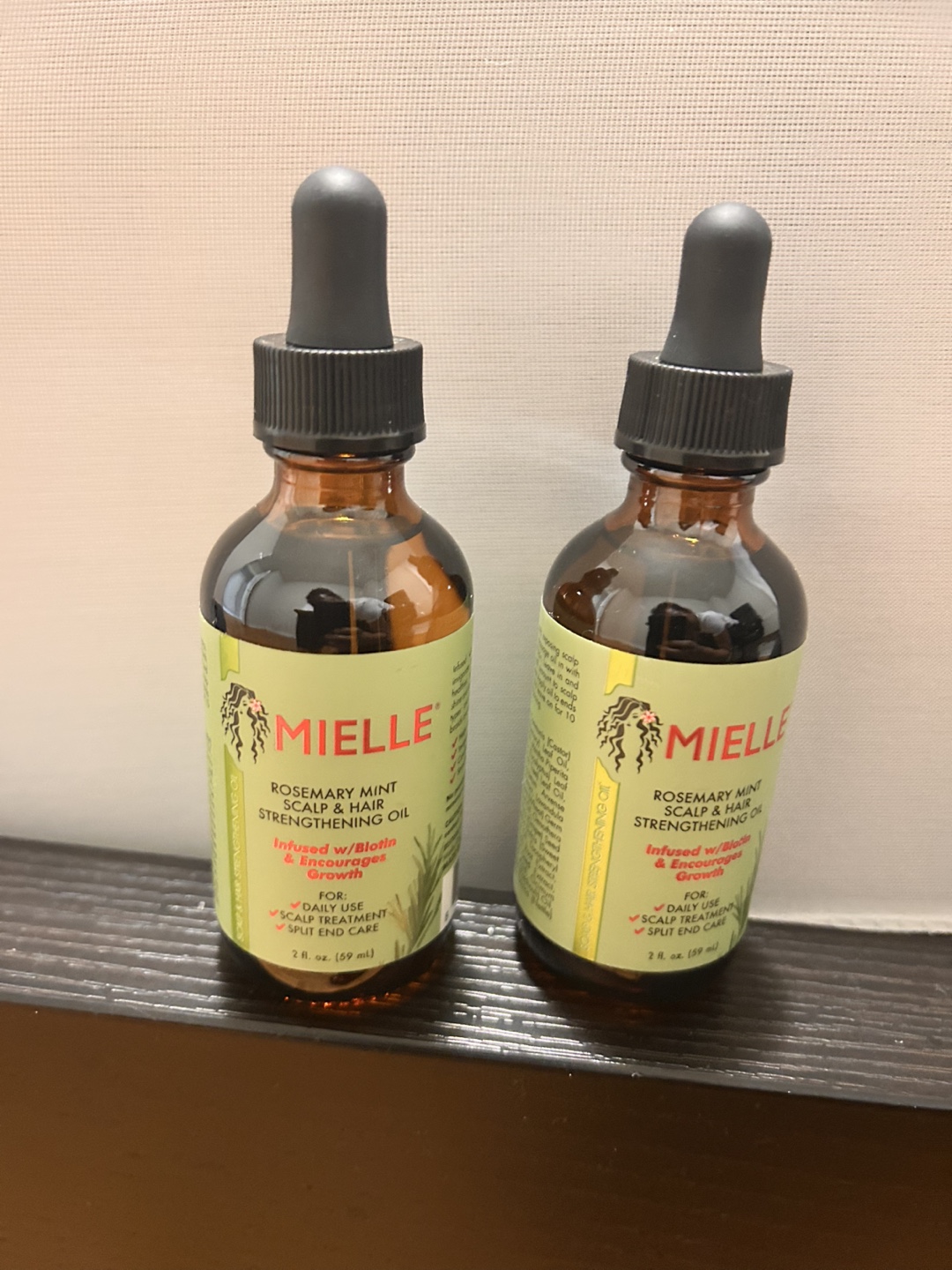 Mielle Rosemary Mint Scalp & Hair Strengthening Oil (2 Bottles)