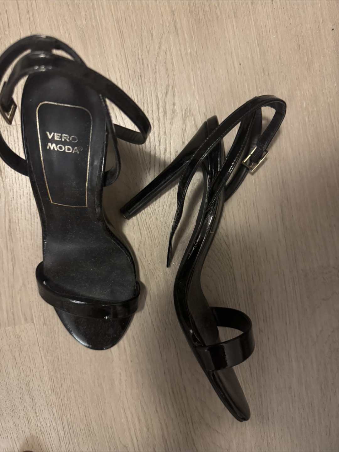 Vero Moda Black Patent Leather Heels - photo 2