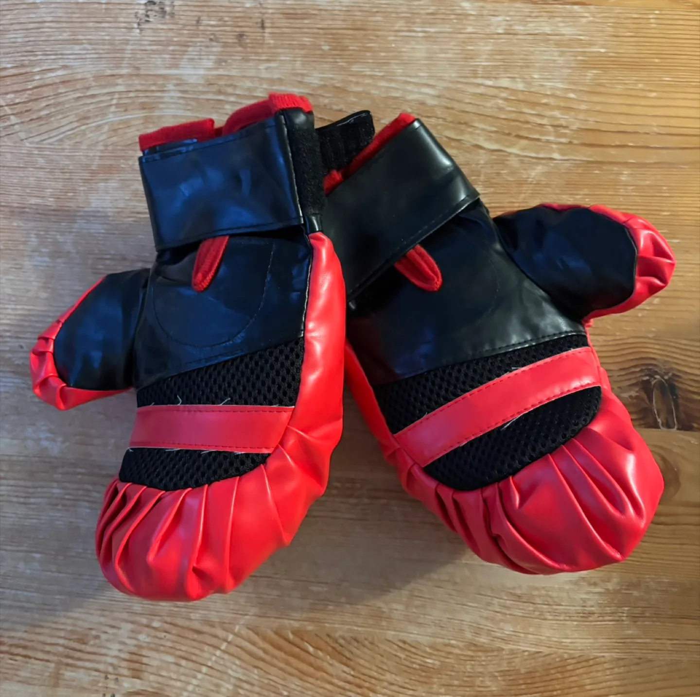ArmourGear Kids Boxing Gloves image indicator(2)