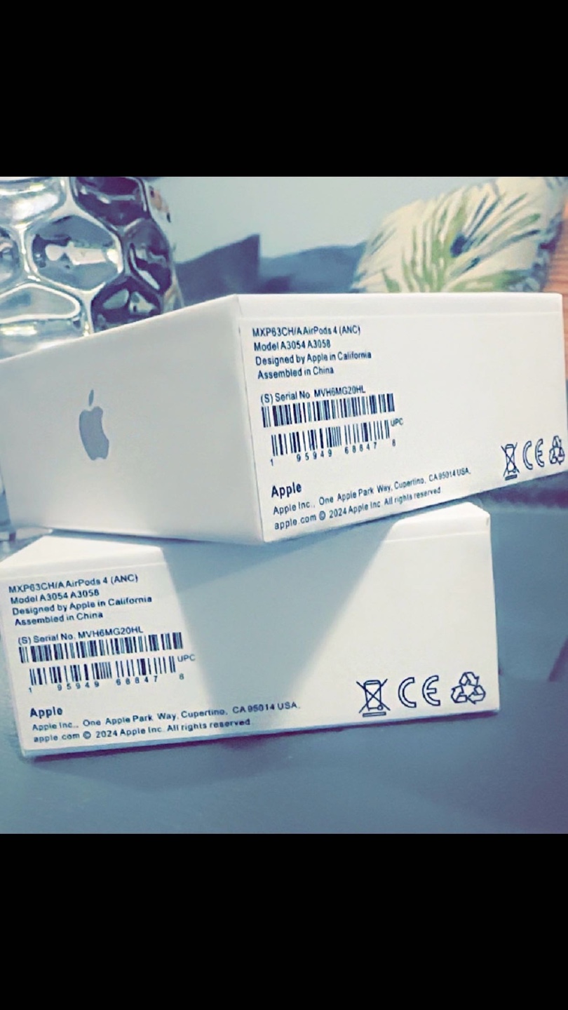 Two New Apple AirPods 4 with Active Noise Cancellation - photo 3