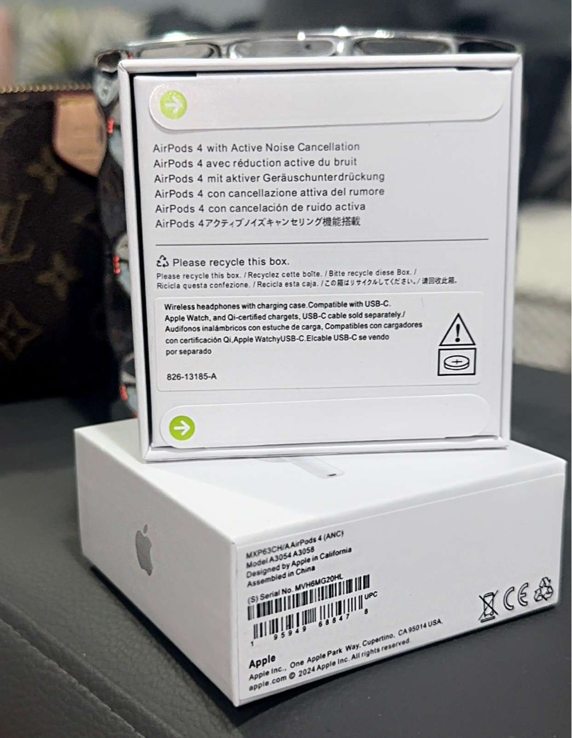 Two New Apple AirPods 4 with Active Noise Cancellation - photo 4