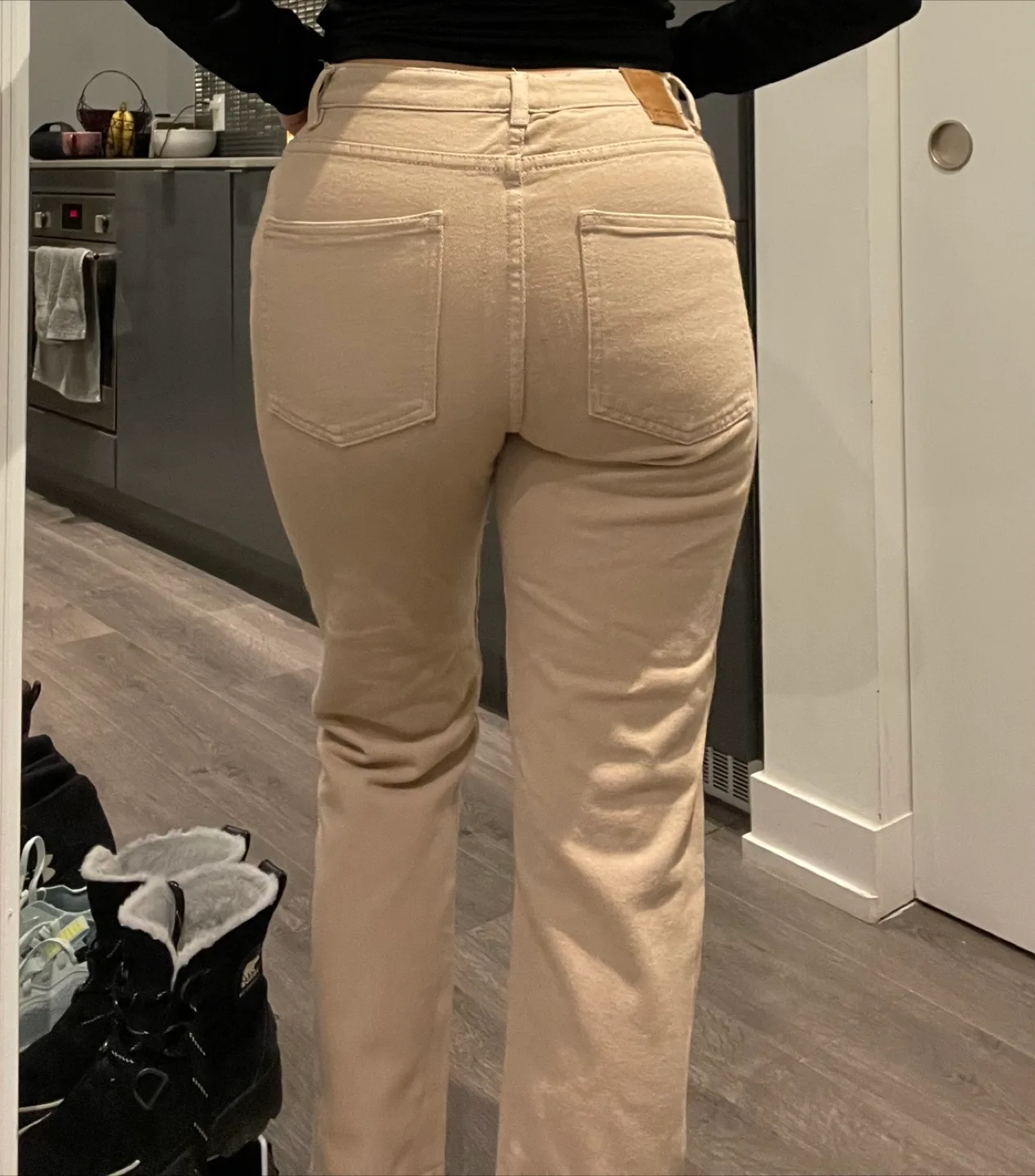 Beige mom jeans thumbnail
