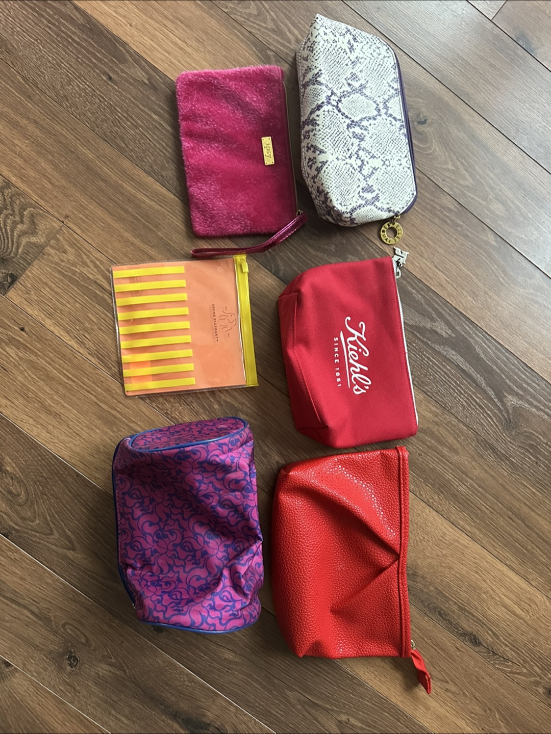 Bundle of six cosmetic bags