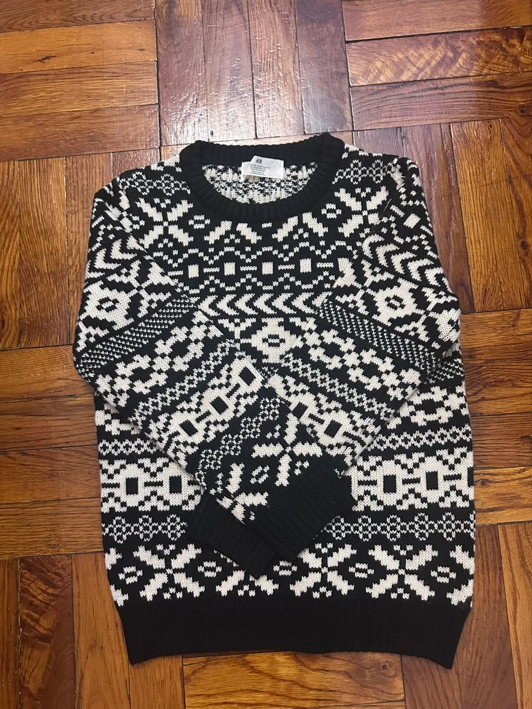 H&M Black and White Fair Isle Knit Sweater Size 8-10Y image indicator(2)