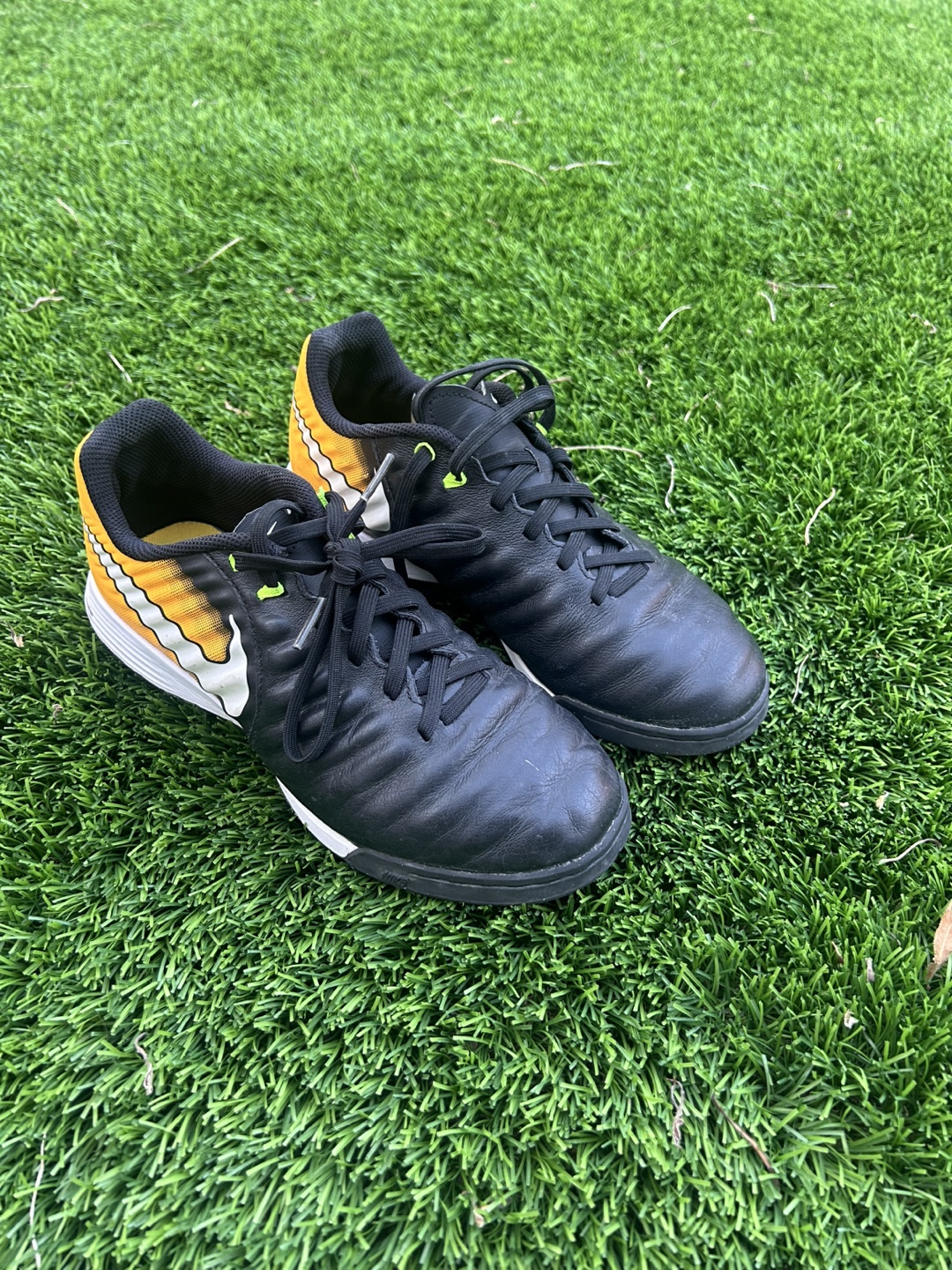 Nike Tiempo X Indoor Soccer Shoes - Size 4Y