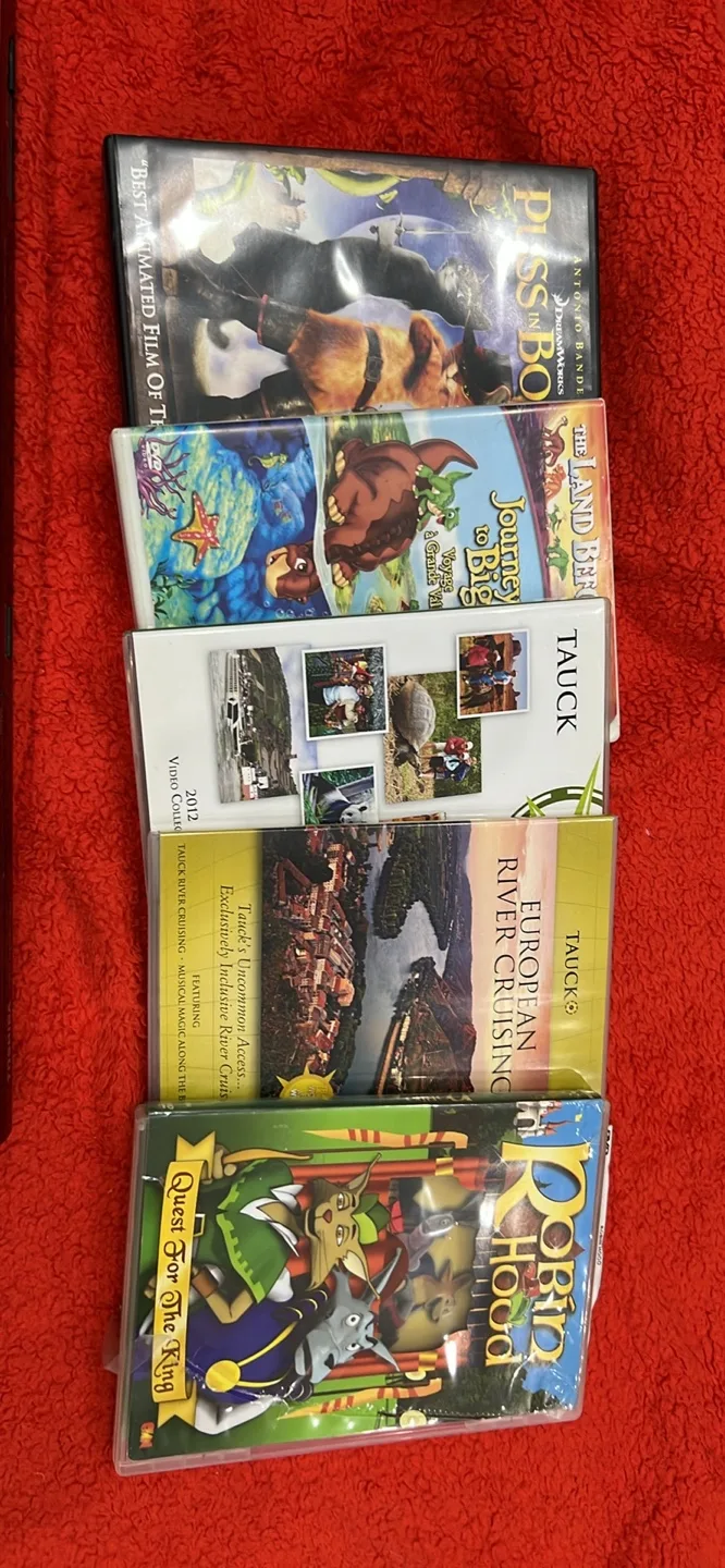 Toshiba DVD Player with 5 DVDs image indicator(5)