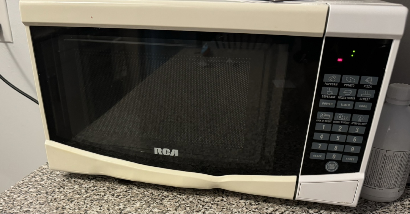 RCA Microwave - Cream