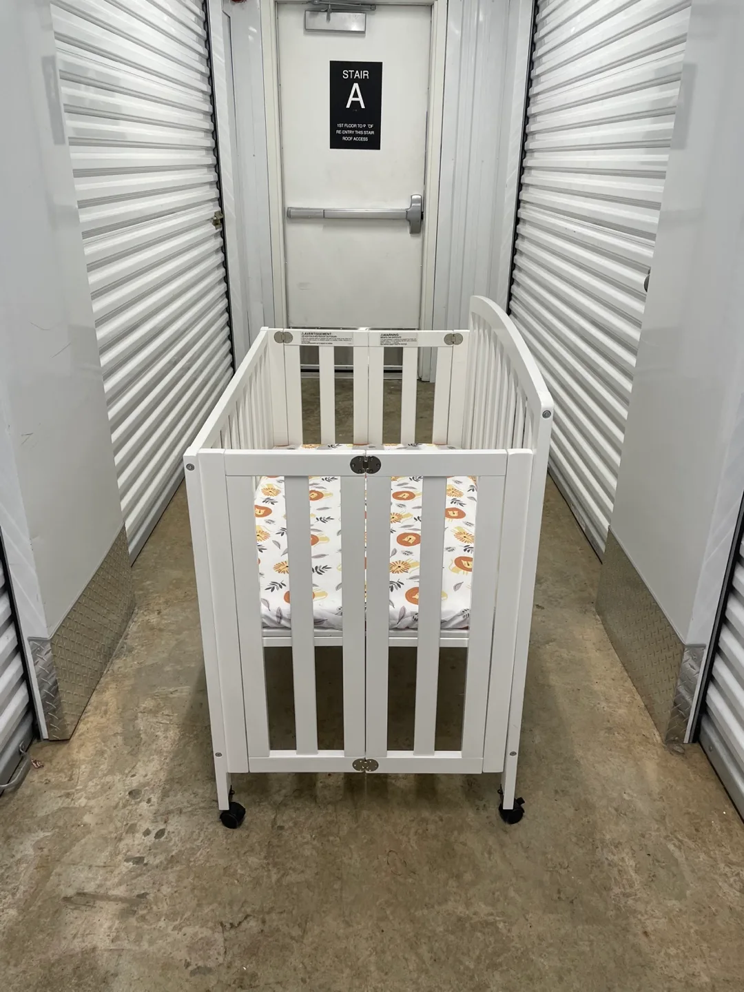 Davinci Dylan Folding Portable 3-in-1 Mini Crib image indicator(4)