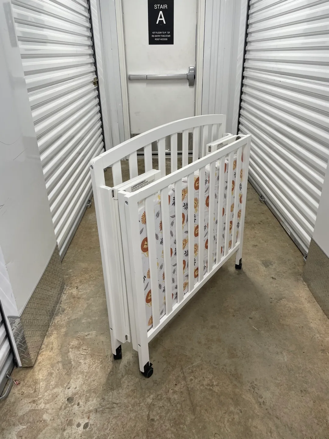 Davinci Dylan Folding Portable 3-in-1 Mini Crib image indicator(7)