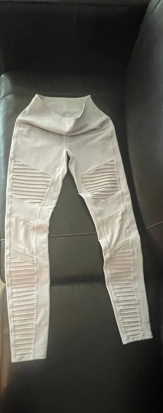 Size M - 7/8 High-Waist Moto Legging image indicator(5)