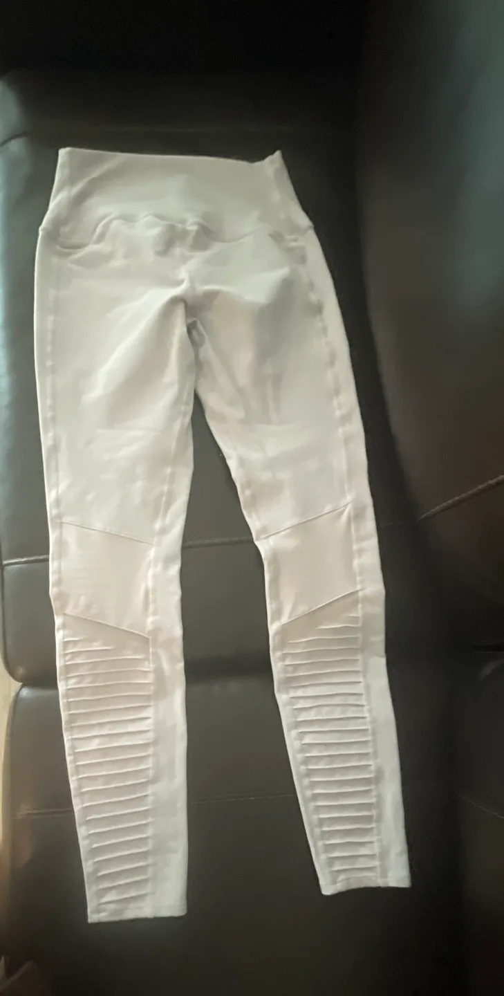 Size M - 7/8 High-Waist Moto Legging image indicator(4)