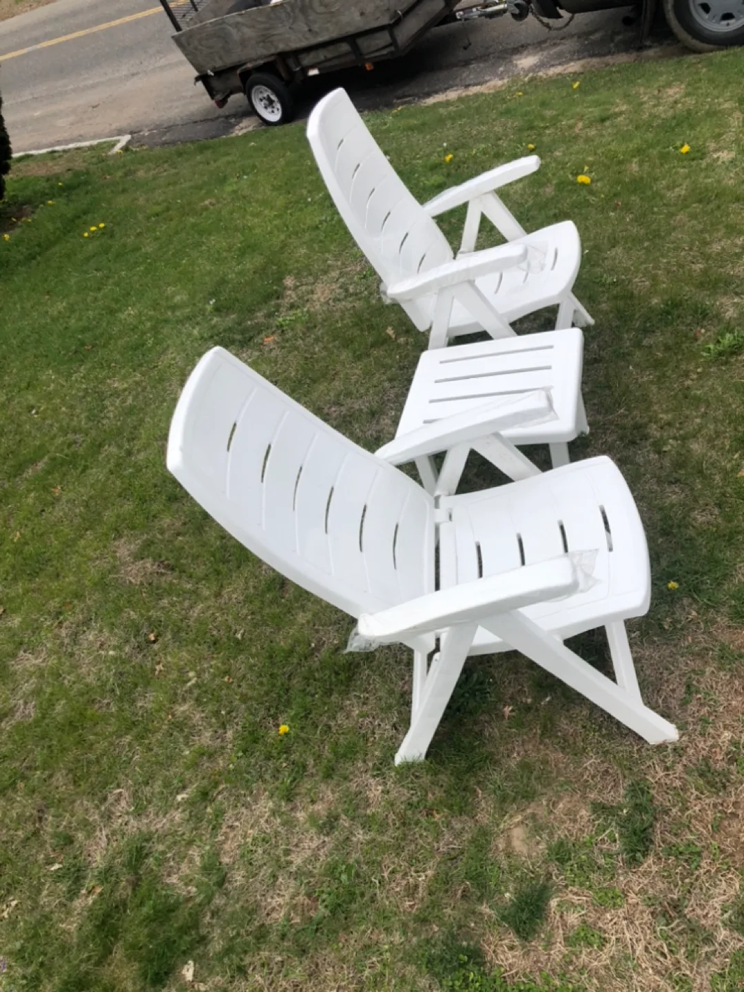 Gracious Living 3-Piece White Plastic Patio Set image indicator(2)