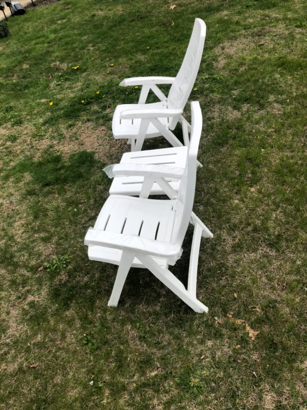 Gracious Living 3-Piece White Plastic Patio Set image indicator(4)