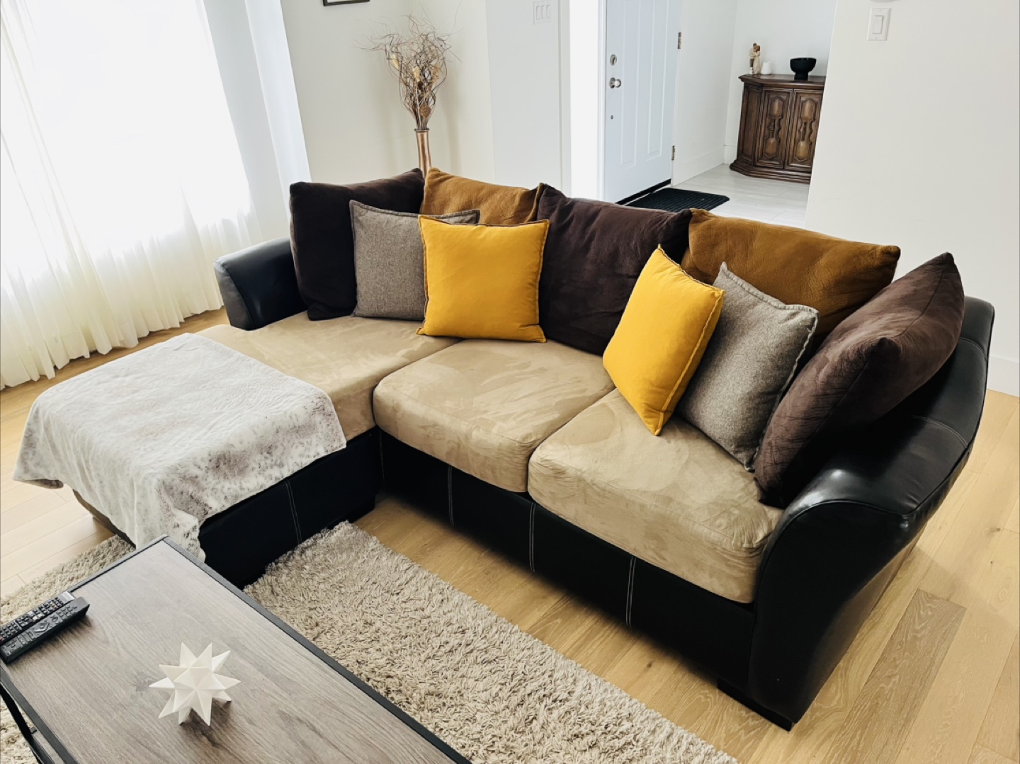 L-Shaped Sectional Sofa with Chaise Lounge