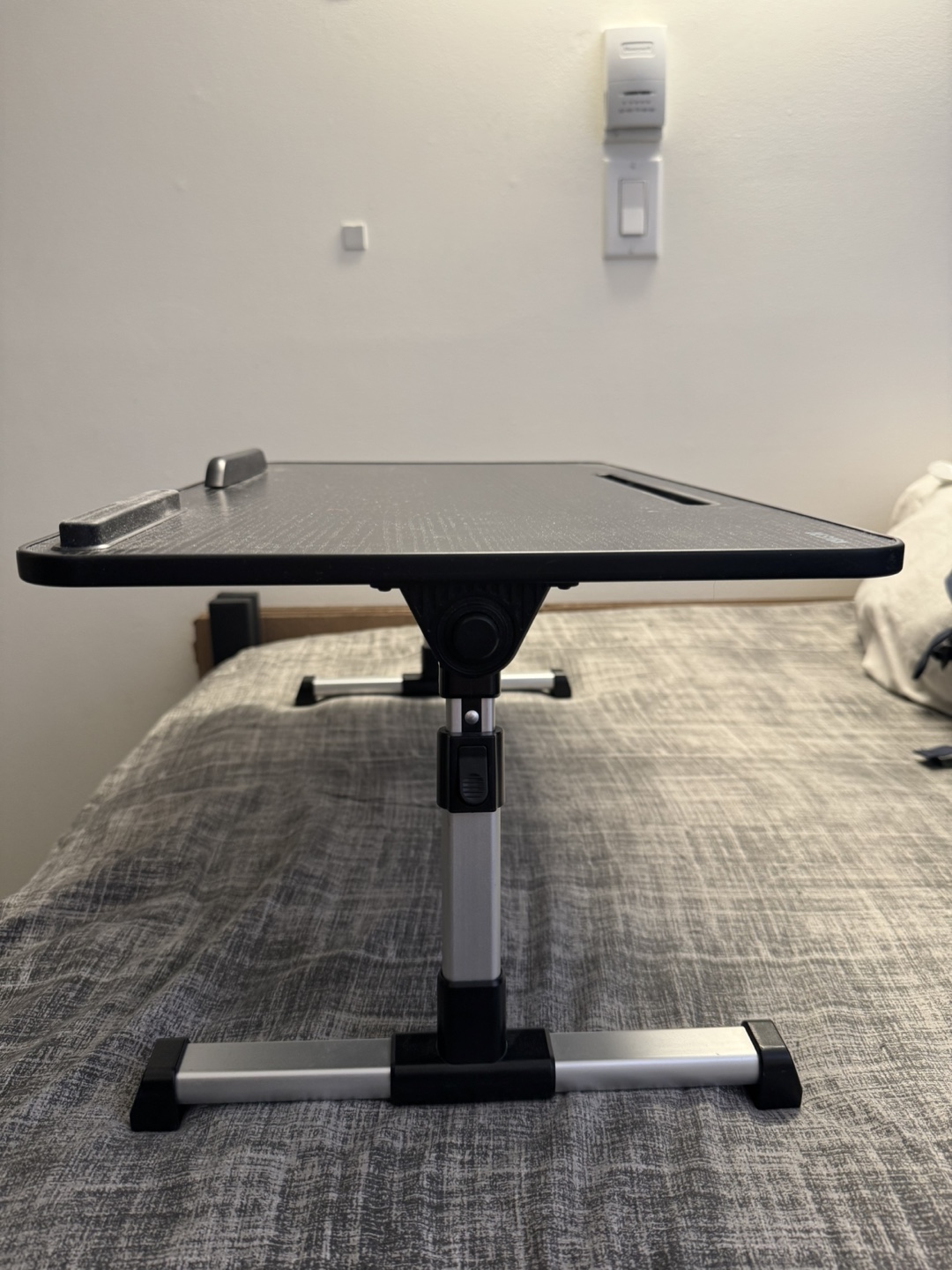 Adjustable Laptop Table - Portable Bed Tray - photo 2
