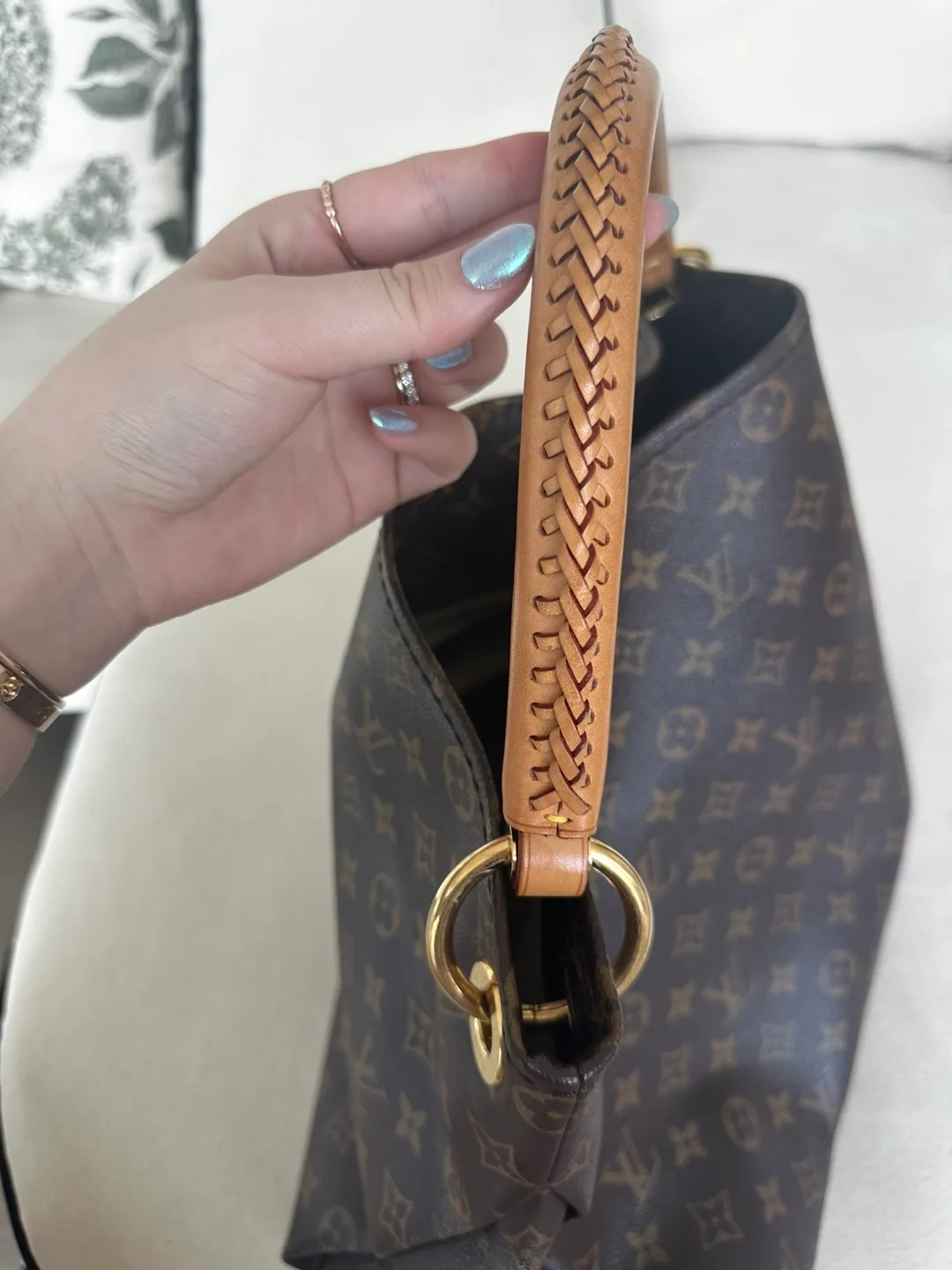 Louis Vuitton LV Monogram Artsy MM image indicator(3)