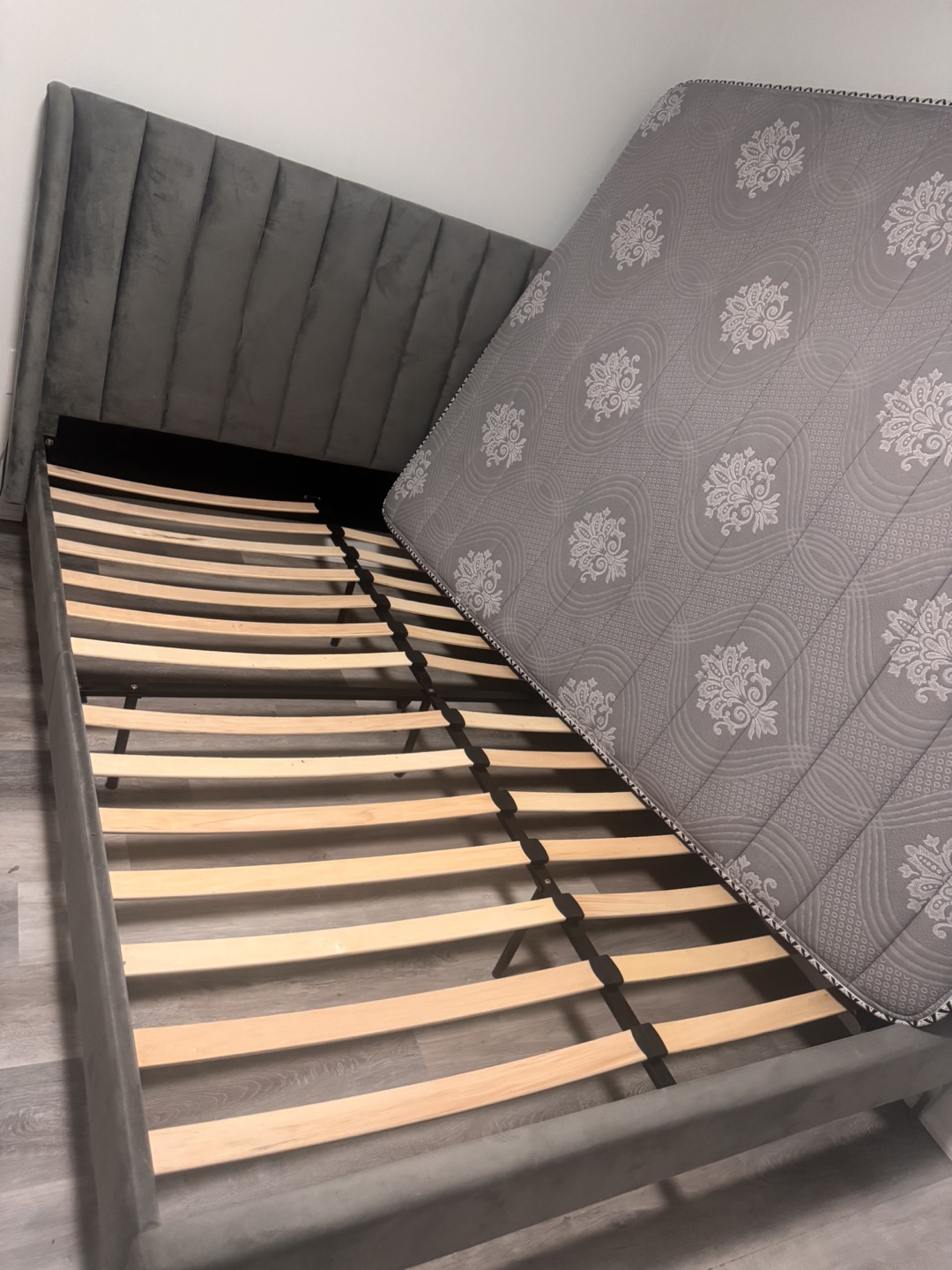 Queen Size Grey Velvet Bed Frame - photo 4