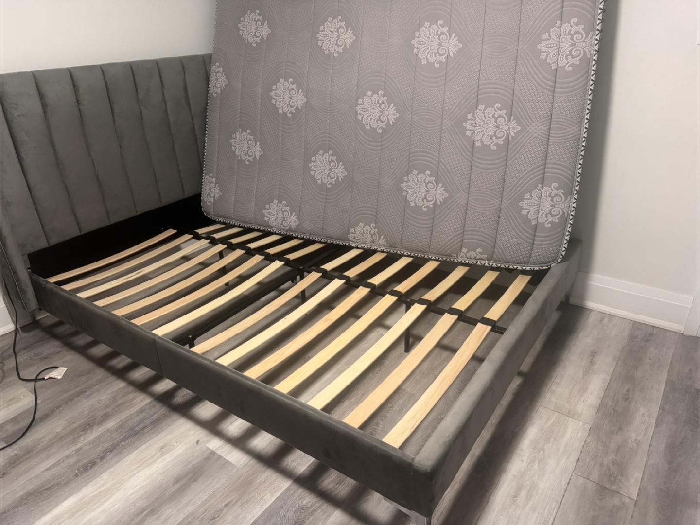 Queen Size Grey Velvet Bed Frame - photo 3