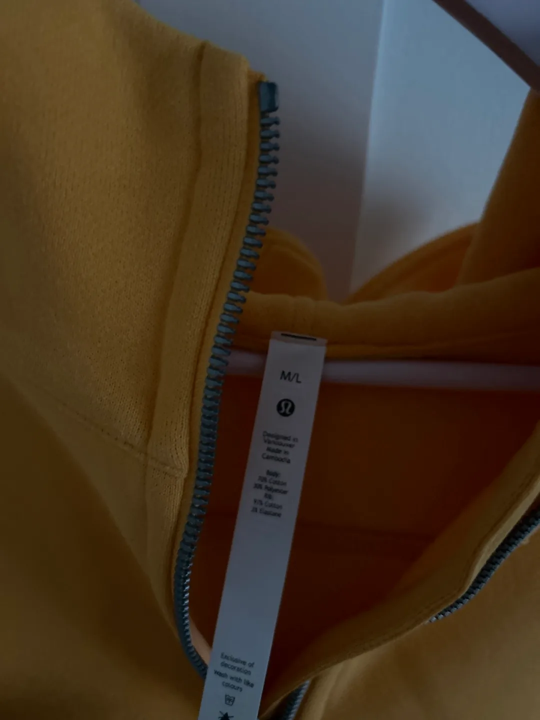 Lululemon Mango Cropped Hoodie Size M/L image indicator(3)