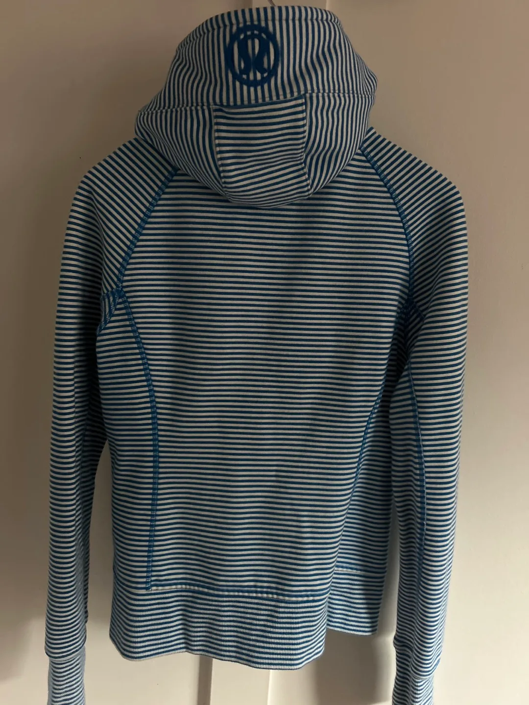 Lululemon Scuba Hoodie Size 10 Blue and White Stripes image indicator(3)