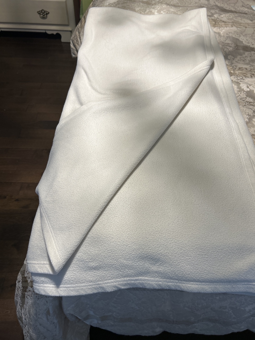 Free💚White Fleece Blanket