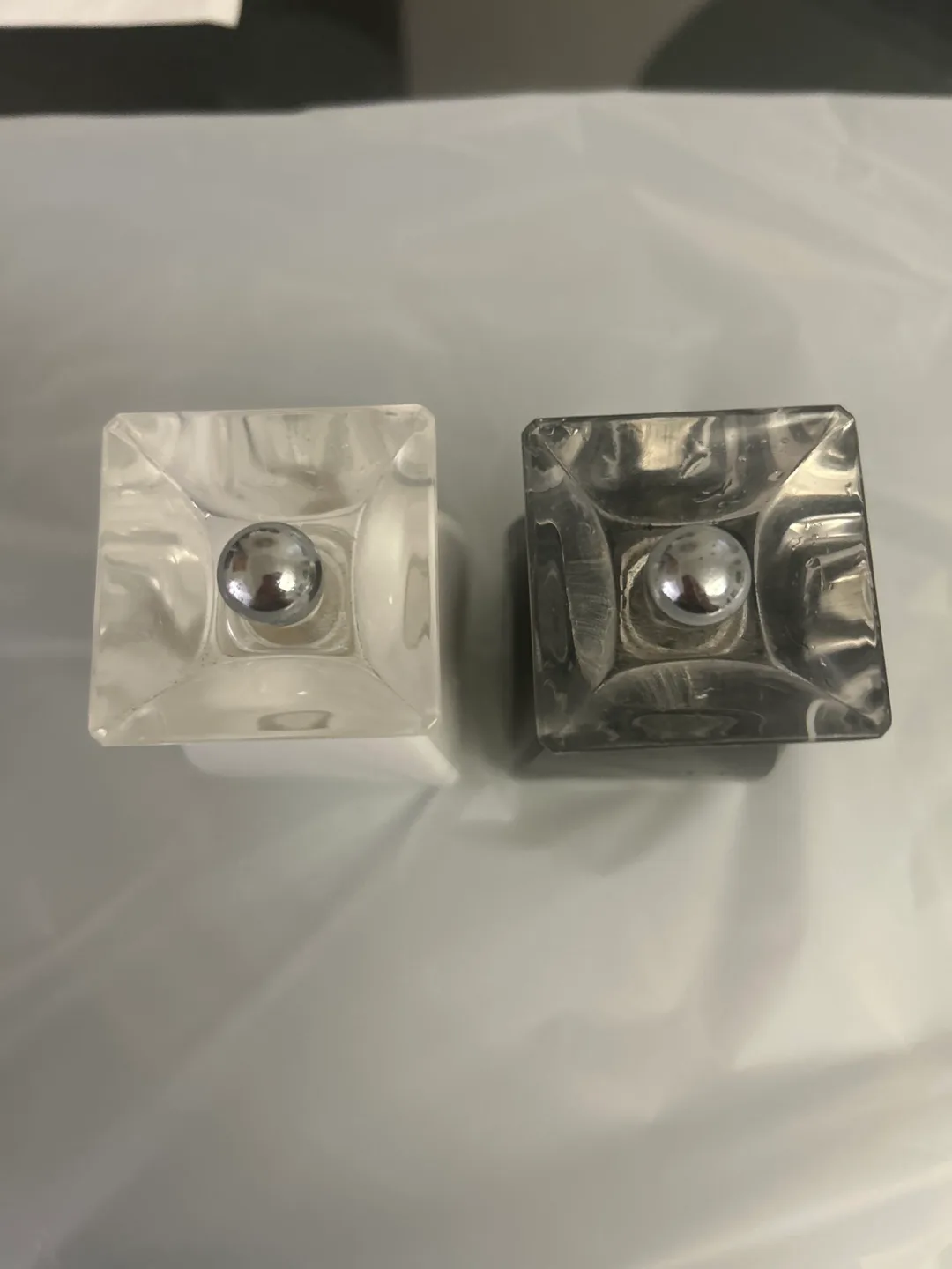 Salt and Pepper Grinders image indicator(2)