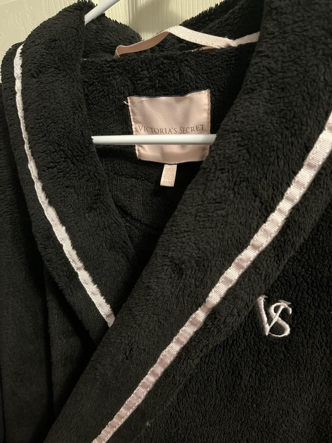 Victoria's Secret Black Plush Robe - Size Medium image indicator(3)