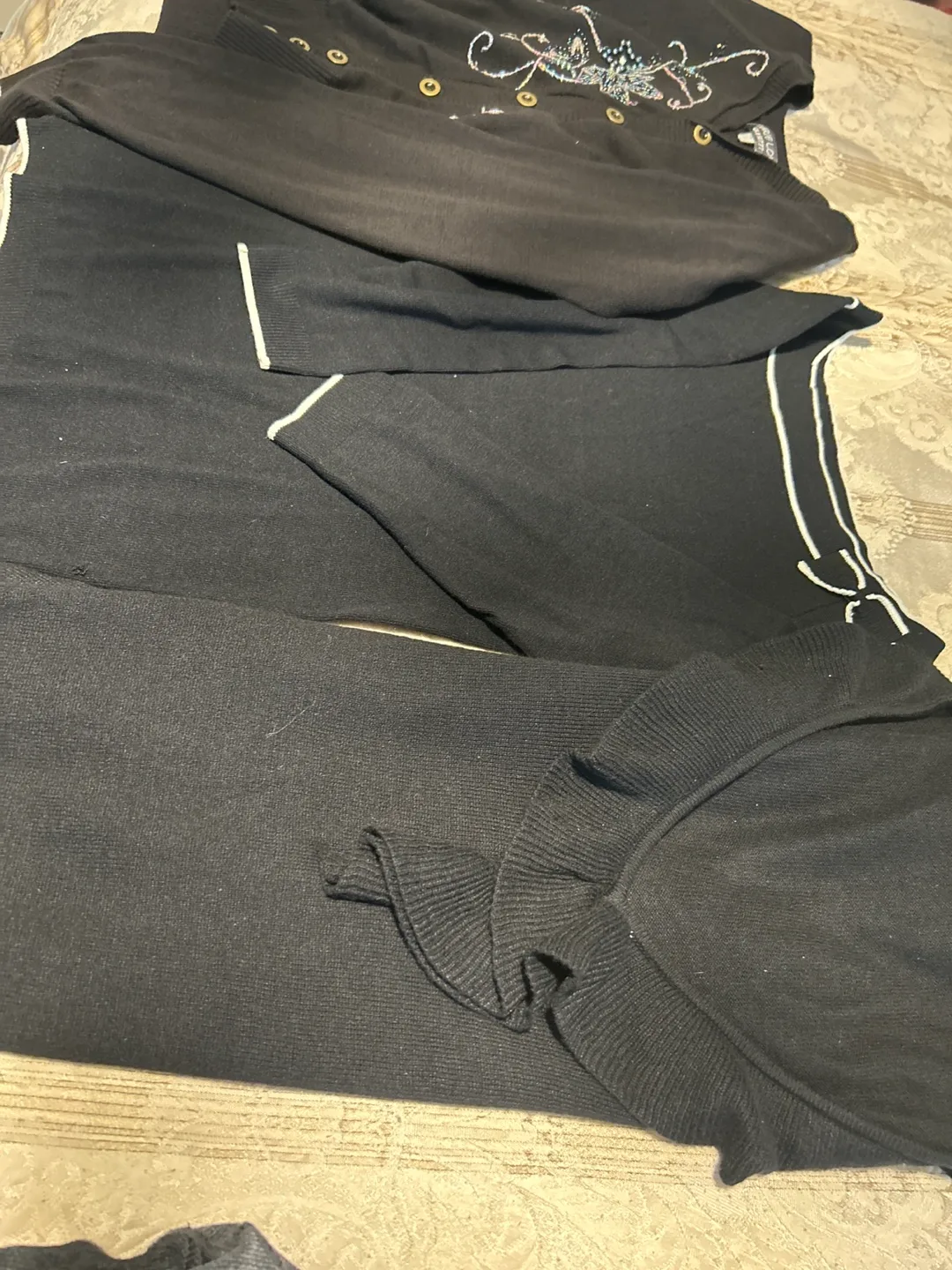 Women's Clothing Bundle: 3 Black Knit Tops + 2 Leggings image indicator(3)