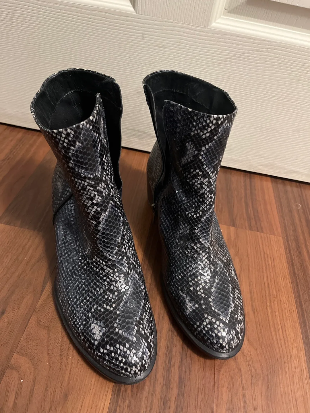 Women's ECCO Snakeskin & Black Boots image indicator(3)