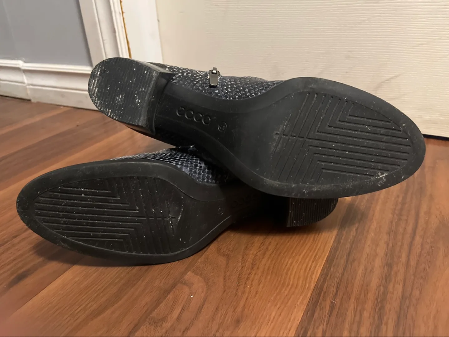 Women's ECCO Snakeskin & Black Boots image indicator(5)