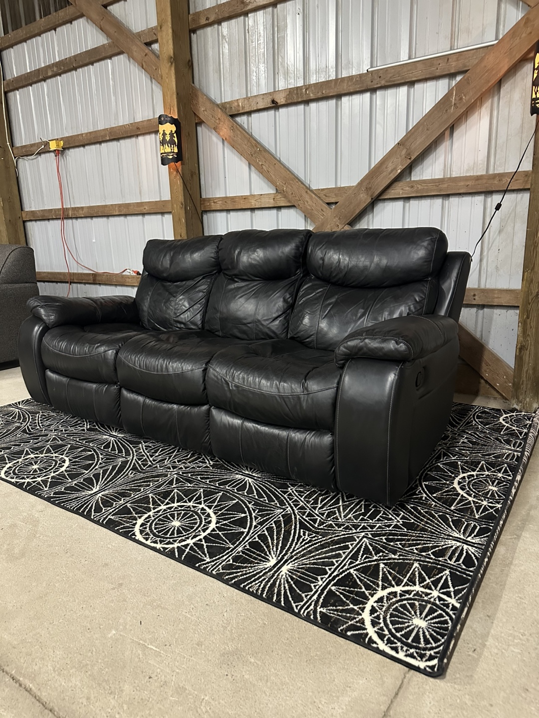 *Delivery Available* Extremely Comfortable Black Leather Sofa. - photo 2