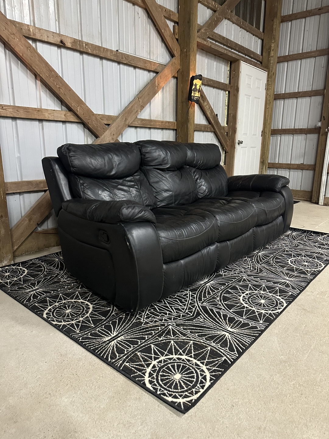*Delivery Available* Extremely Comfortable Black Leather Sofa. - photo 3
