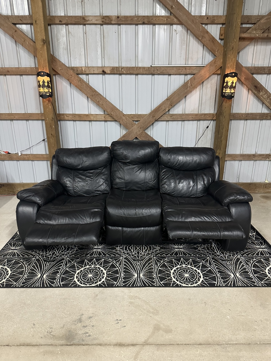 *Delivery Available* Extremely Comfortable Black Leather Sofa. - photo 4