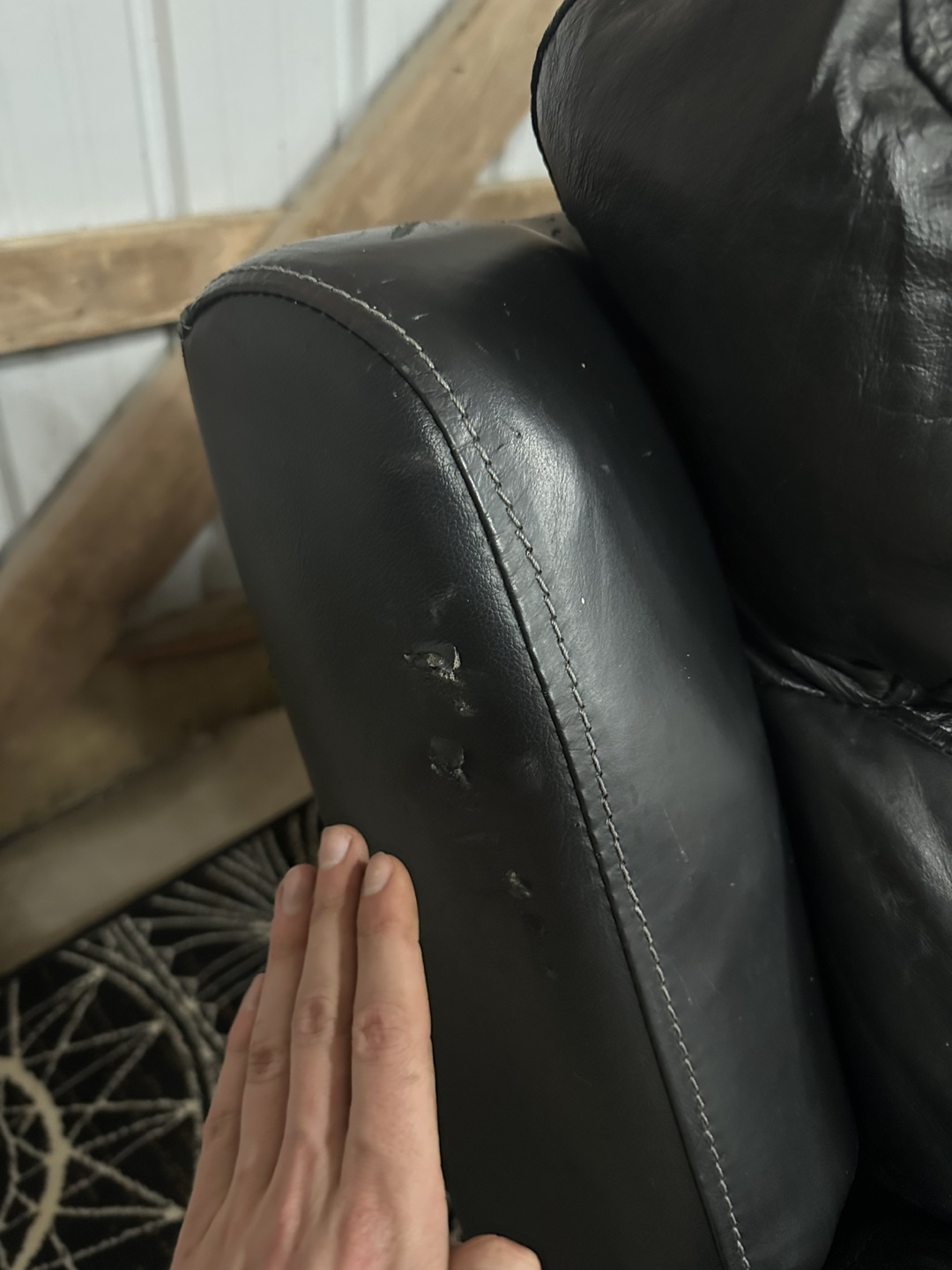 *Delivery Available* Extremely Comfortable Black Leather Sofa. - photo 5
