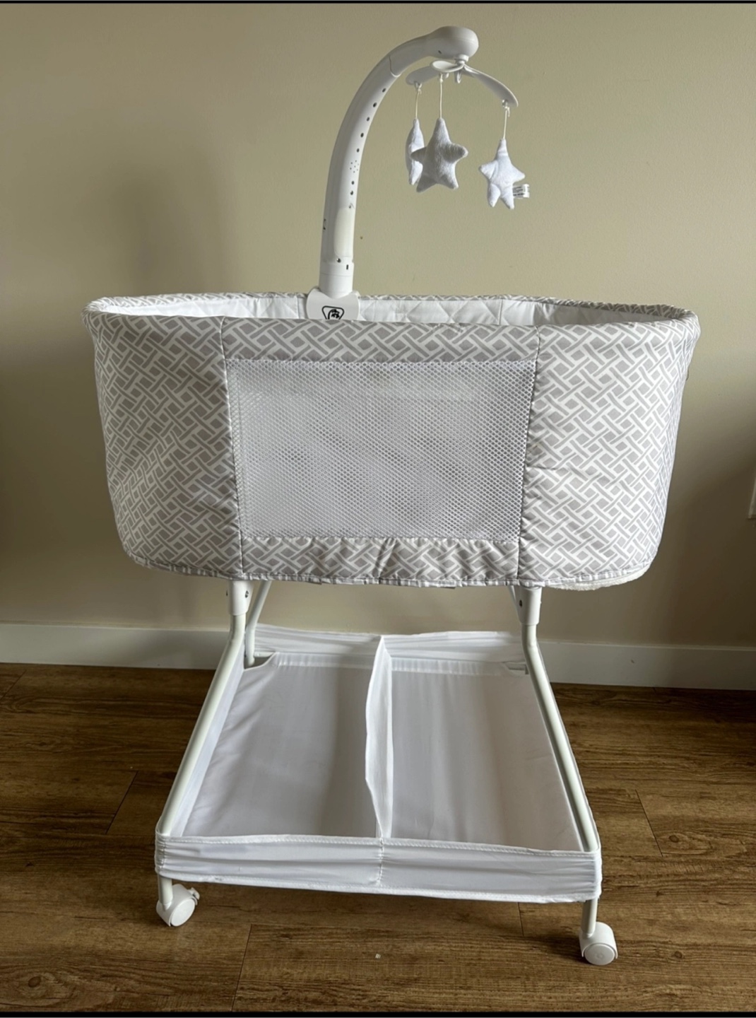 Delta Children Bassinet with Mobile - photo 3