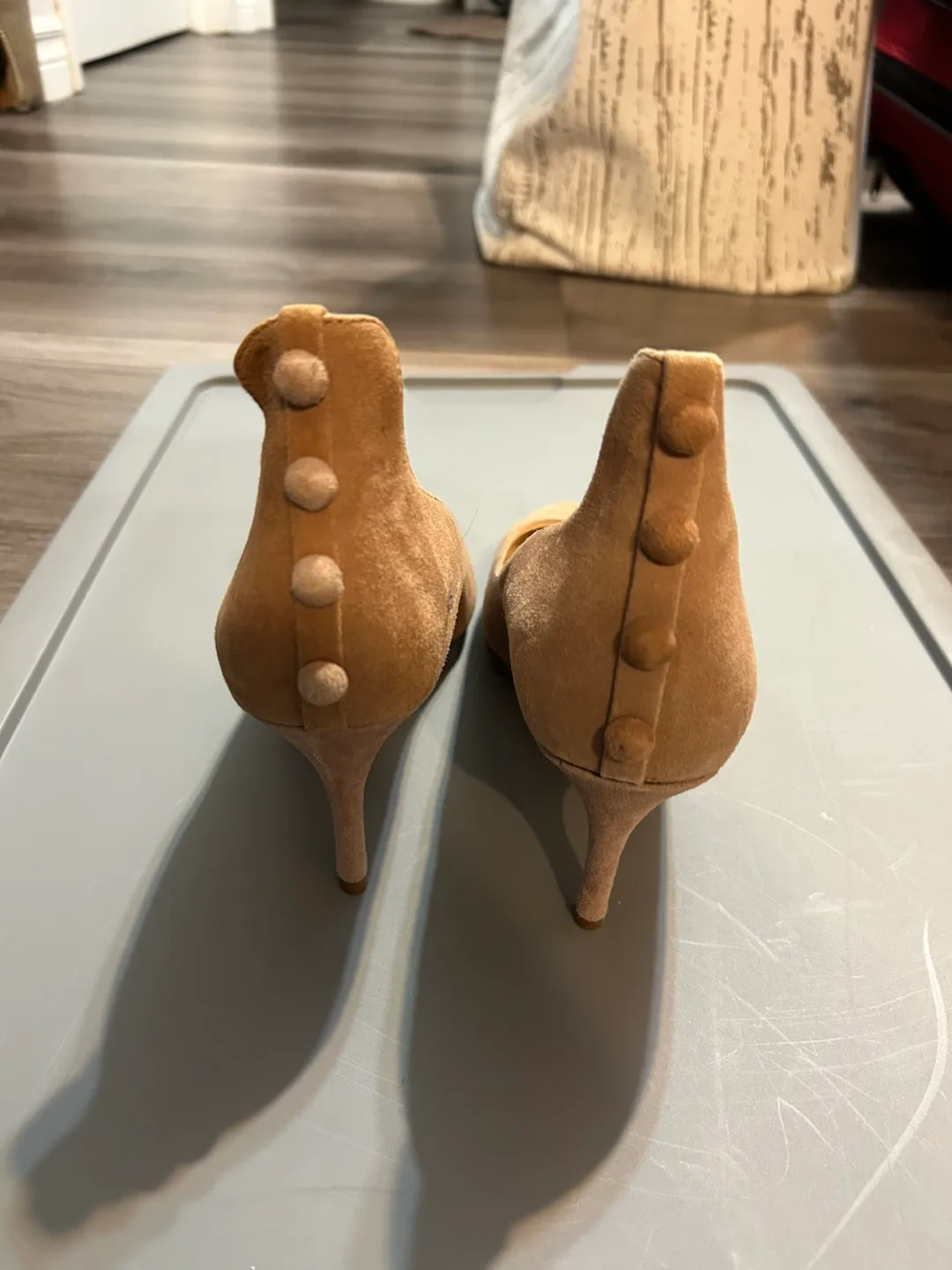 Nine West Women's Size 8 Beige Suede Heels image indicator(2)