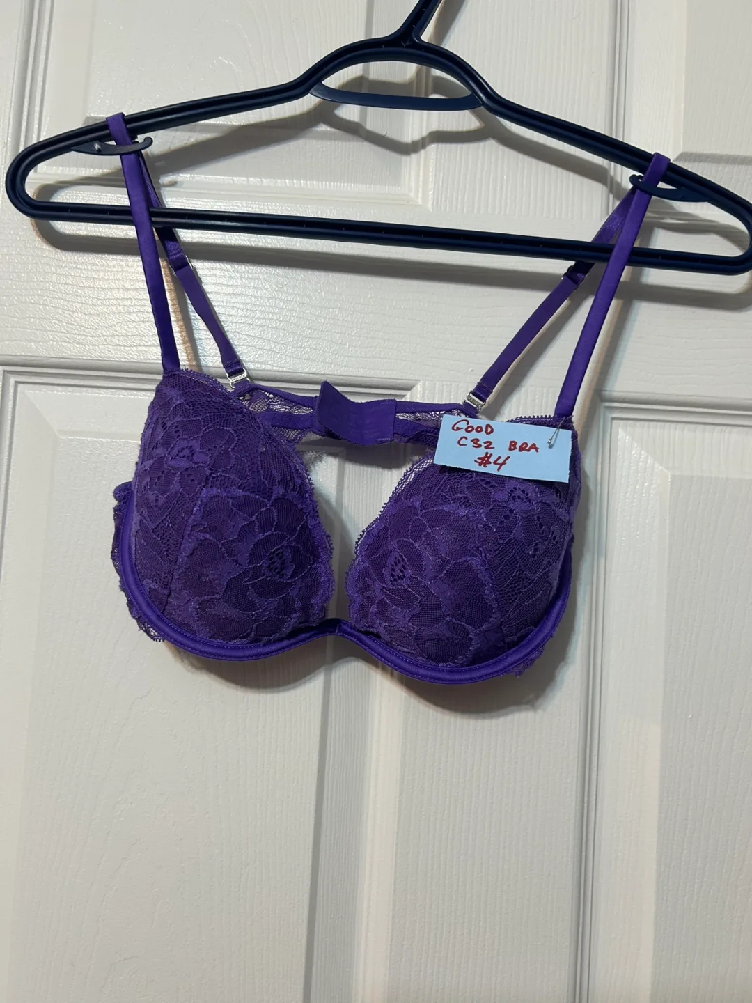 Women’s bras (various sizes) image indicator(2)