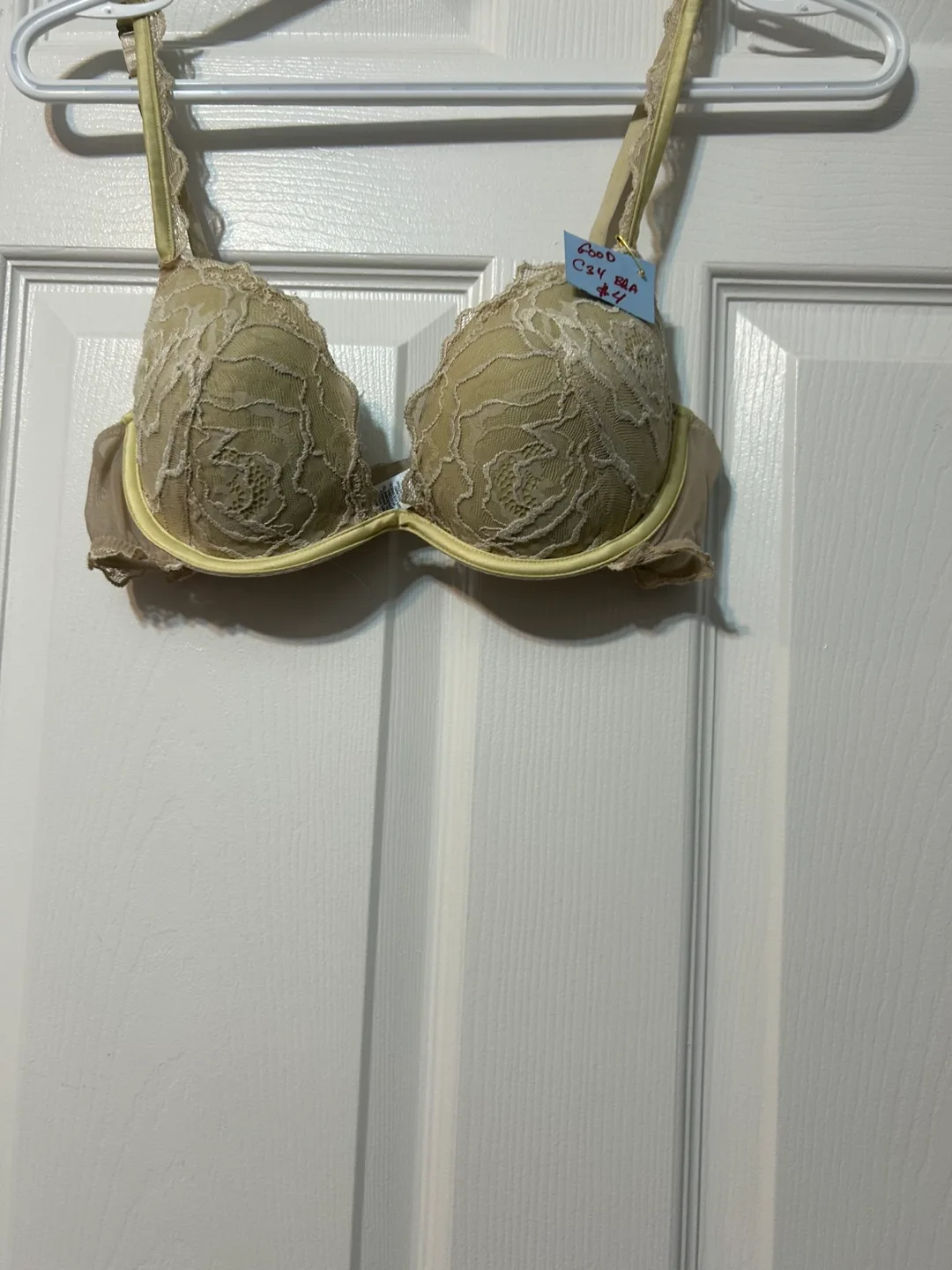 Women’s bras (various sizes) image indicator(4)