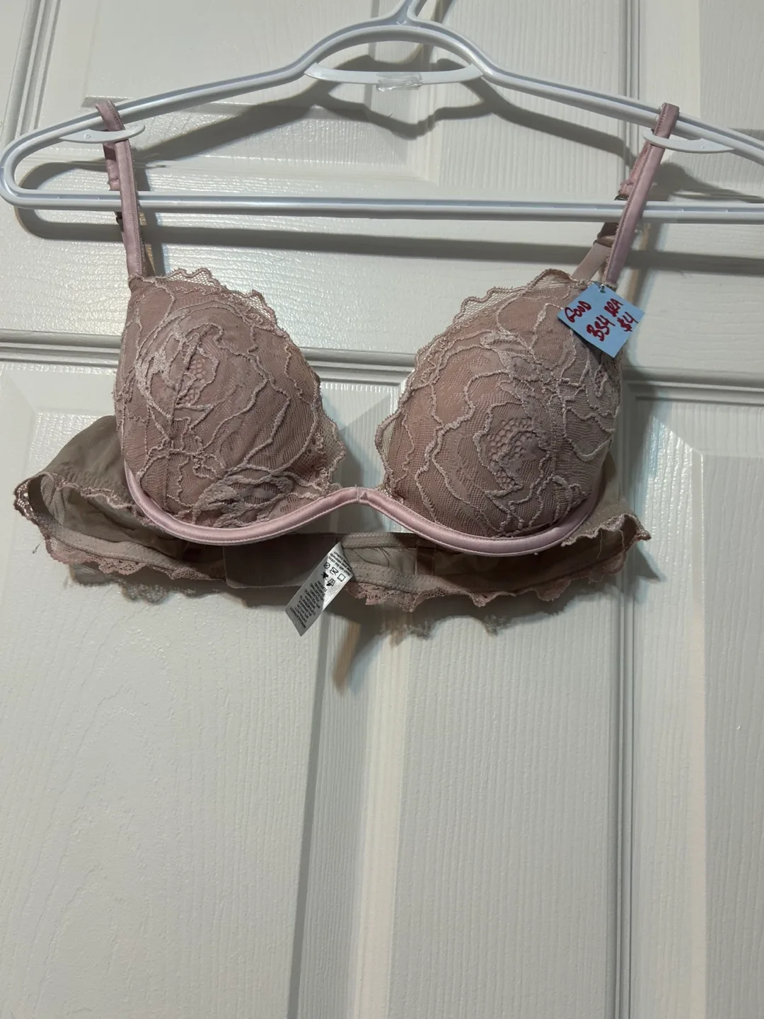 Women’s bras (various sizes) image indicator(6)